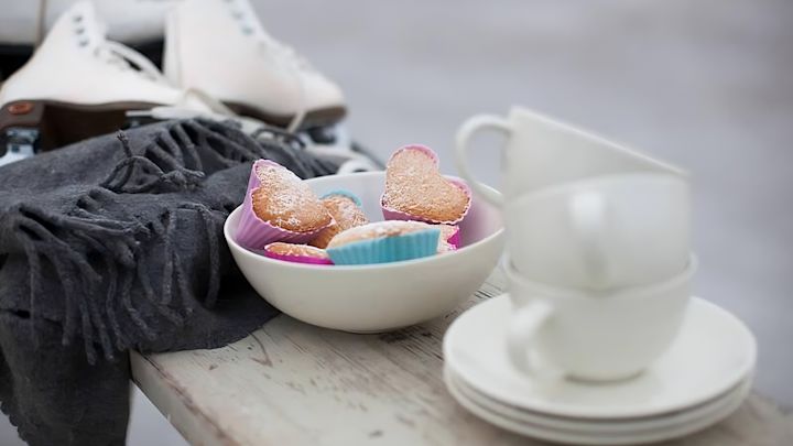 Een winterpicknick is een typisch Scandinavische activiteit. Maar vergeet de schaatsen en wat lekkers niet!