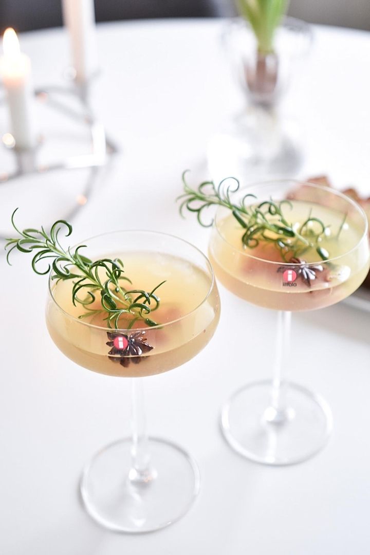 Mix zelf een cocktail voor Valentijnsdag, met of zonder alcohol, en serveer hem in stijl in glazen uit de Essence-serie van Iittala, zoals @interior.by.mariam.