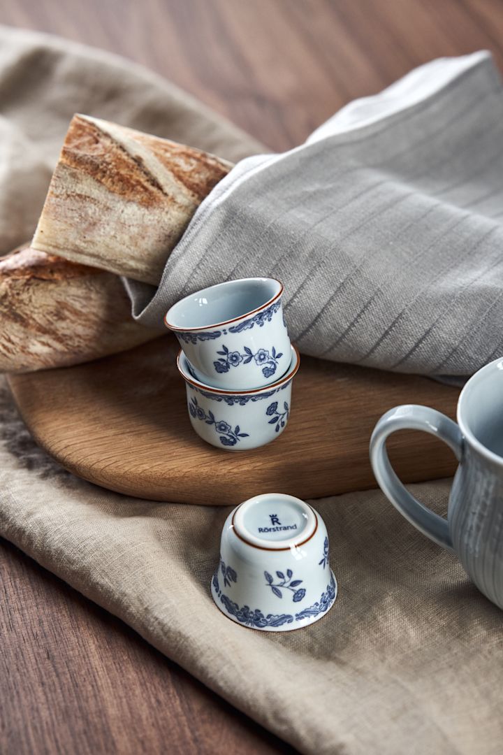 De schattige eierdopjes van Ostindia, Rörstrand zijn perfect voor op de ontbijttafel. 